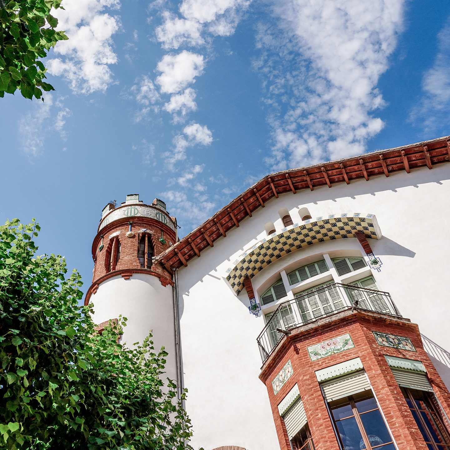 AVINYÓ · Visita a la Torre Modernista Abadal & Vermut Musical
