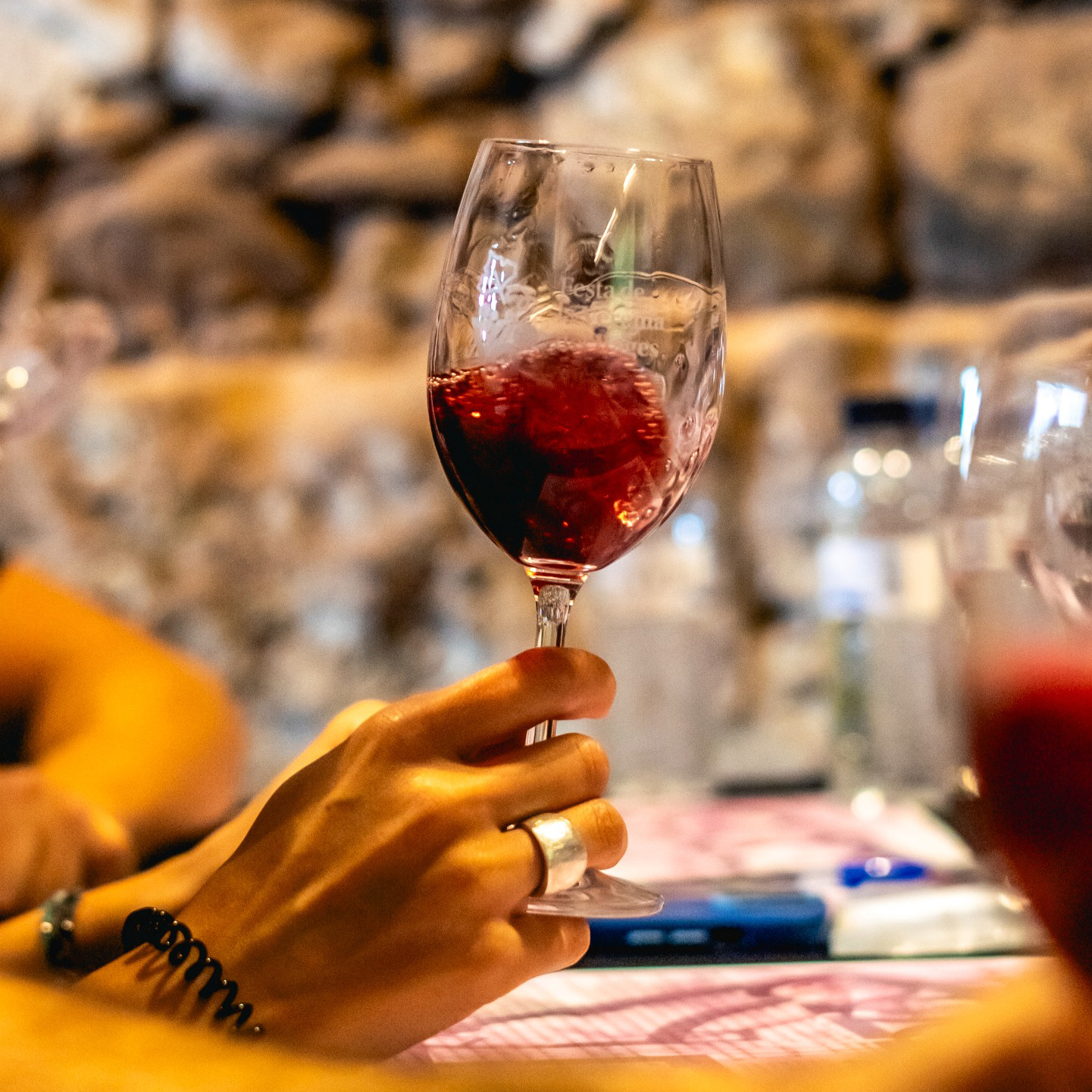 Esmorzar de forquilla amb tast de vins monovarietals