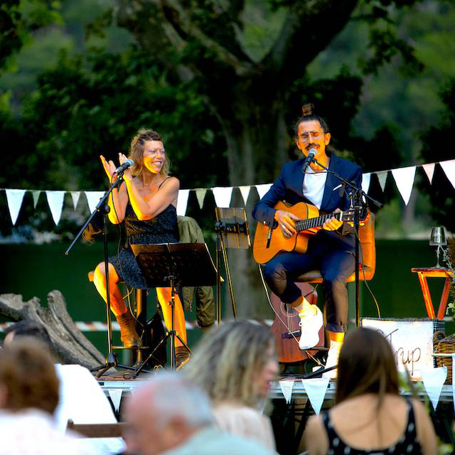 Actuació musical amb La Trup Duet