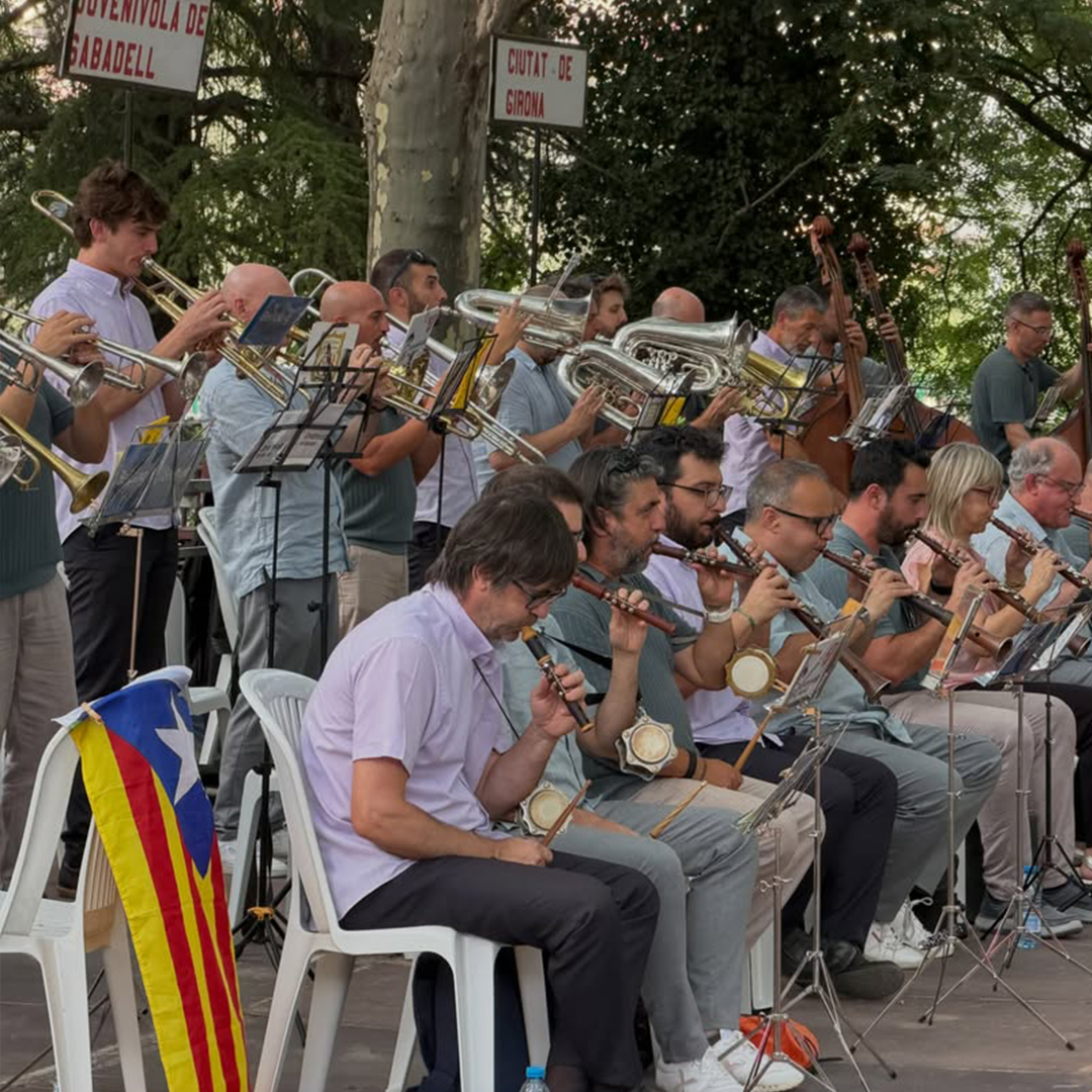 Audició de sardanes a càrrec de la Cobla Jovenívola de Sabadell